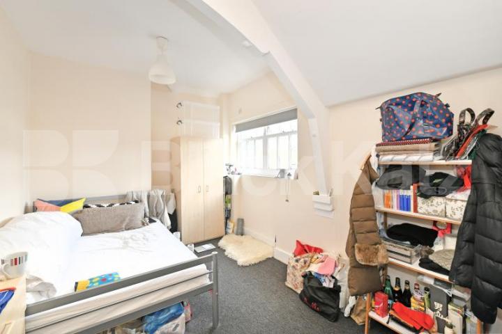 			MEWS HOUSE, 3 Bedroom, 1 bath, 1 reception Flat			 Park Mews, Crouch End N8